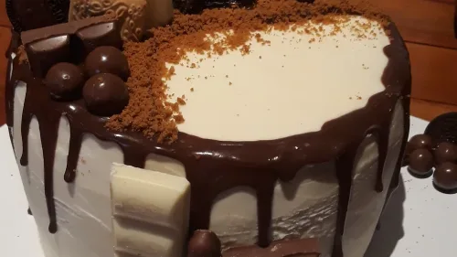 Chocoholics Cake